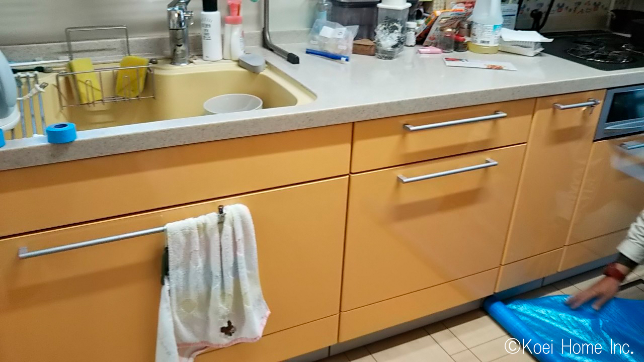 設置前
大きな2段+蹴込み収納です。食器洗い機になるので、収納が減ります。
