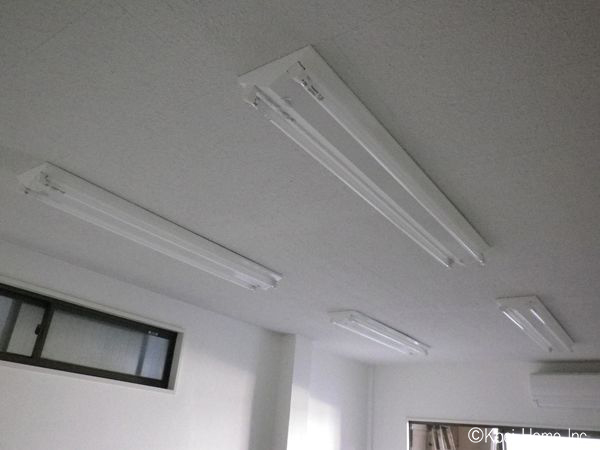 室内仕上がりの様子
以前はカーテンで仕切られていた部分には建具（ドア）を設置しました。
エアコンも新規で取り付けました。