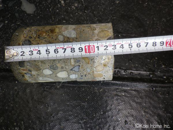 床下の通気をよくするため、φ100の換気口をあけ、北⇔南の風の流れを作ります。