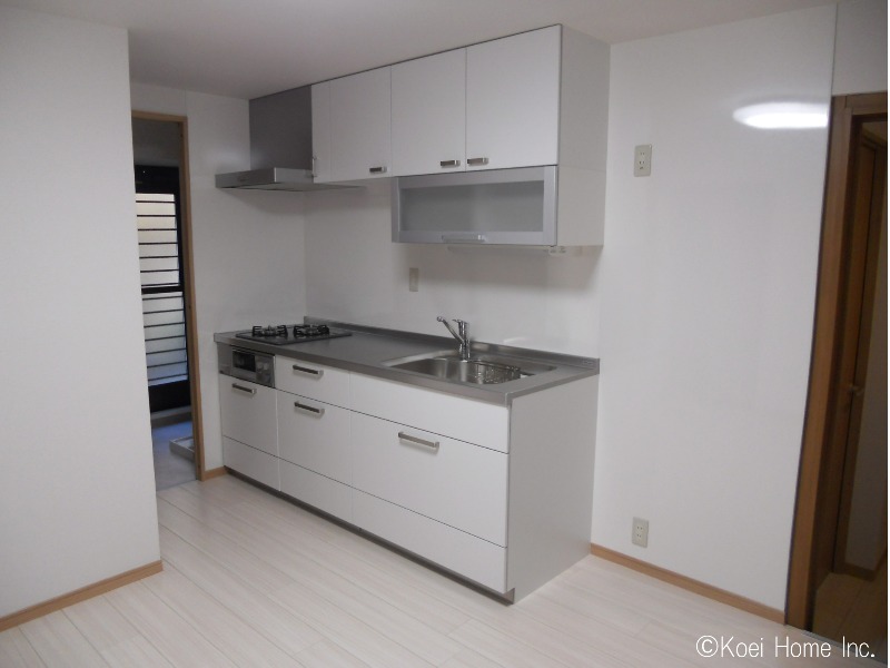 ３部屋の中央の部屋に、リビングダイニングキッチンと洗面お風呂をまとめ、その部屋を挟むように２部屋の個室とトイレを設置しました。