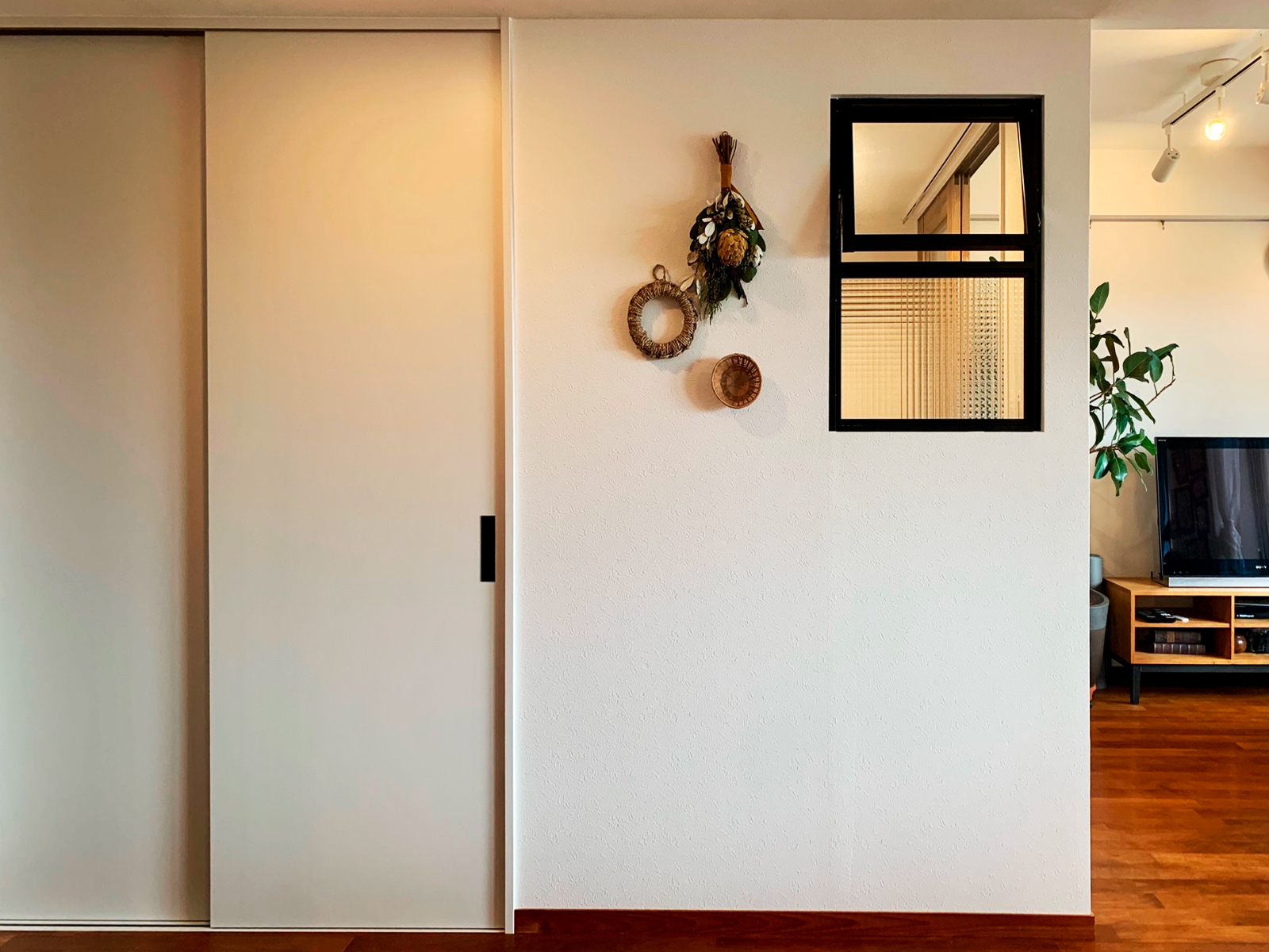ダイニング側から見たお部屋／収納